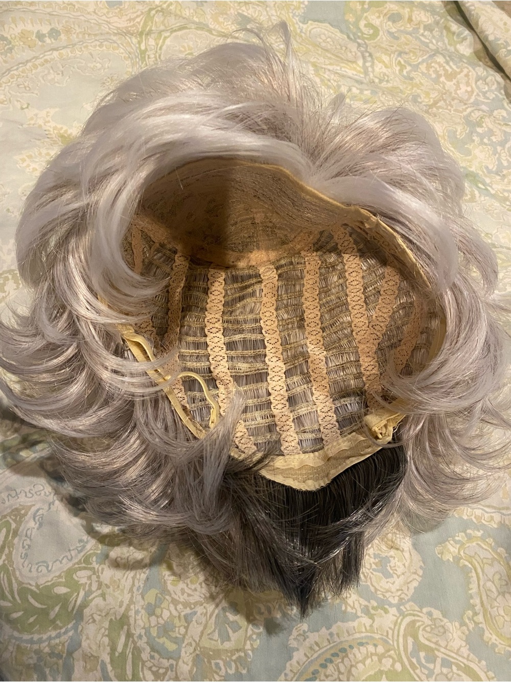 Short Layered Silver Synthetic Wig for Women - Elegant Light Gray Style - Picture 6 of 9
